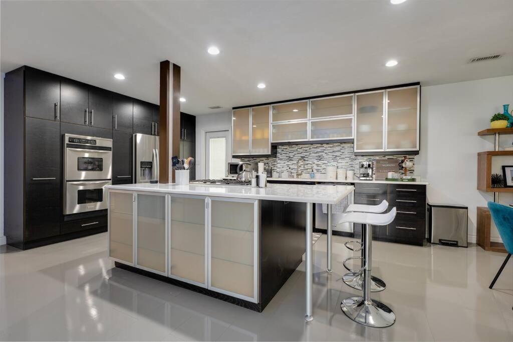 Вилла Uf Sunshine House - Patio & Bbq - Chef Kitchen - Ev Car Station - Upscale Neighborhood! Гейнсвилл Экстерьер фото