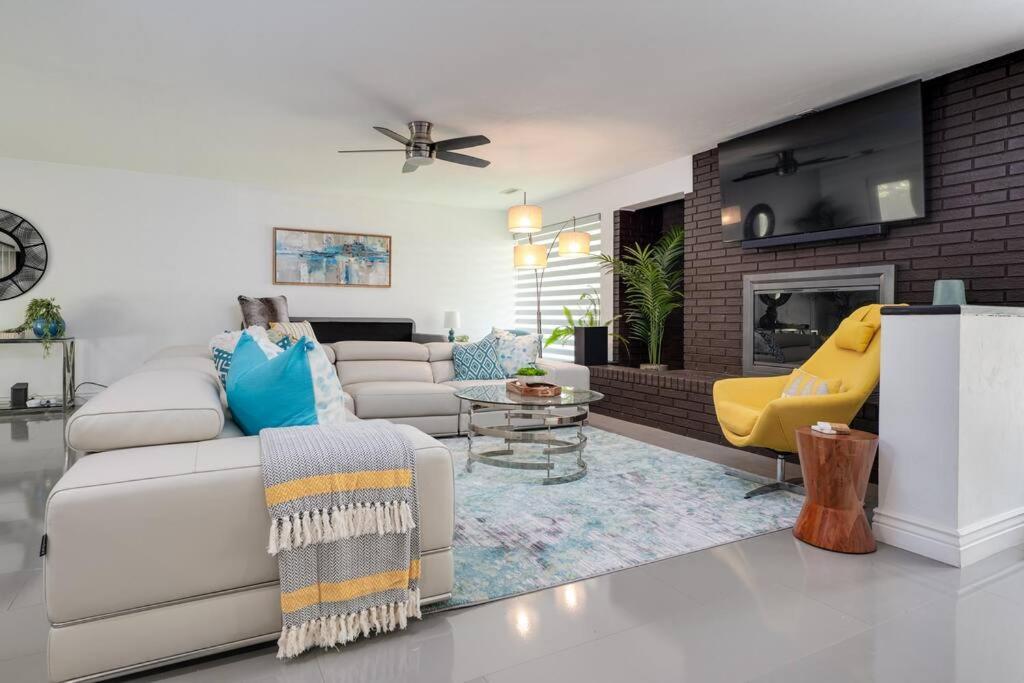 Вилла Uf Sunshine House - Patio & Bbq - Chef Kitchen - Ev Car Station - Upscale Neighborhood! Гейнсвилл Экстерьер фото