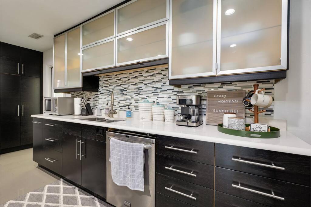 Вилла Uf Sunshine House - Patio & Bbq - Chef Kitchen - Ev Car Station - Upscale Neighborhood! Гейнсвилл Экстерьер фото